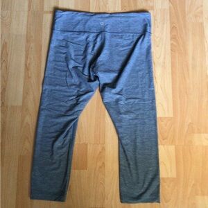Lululemon heather blue capris